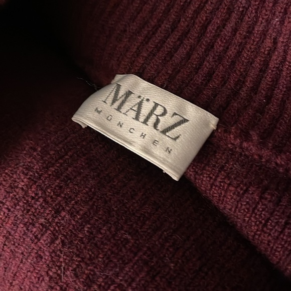 Sweater - Picture 5 of 5